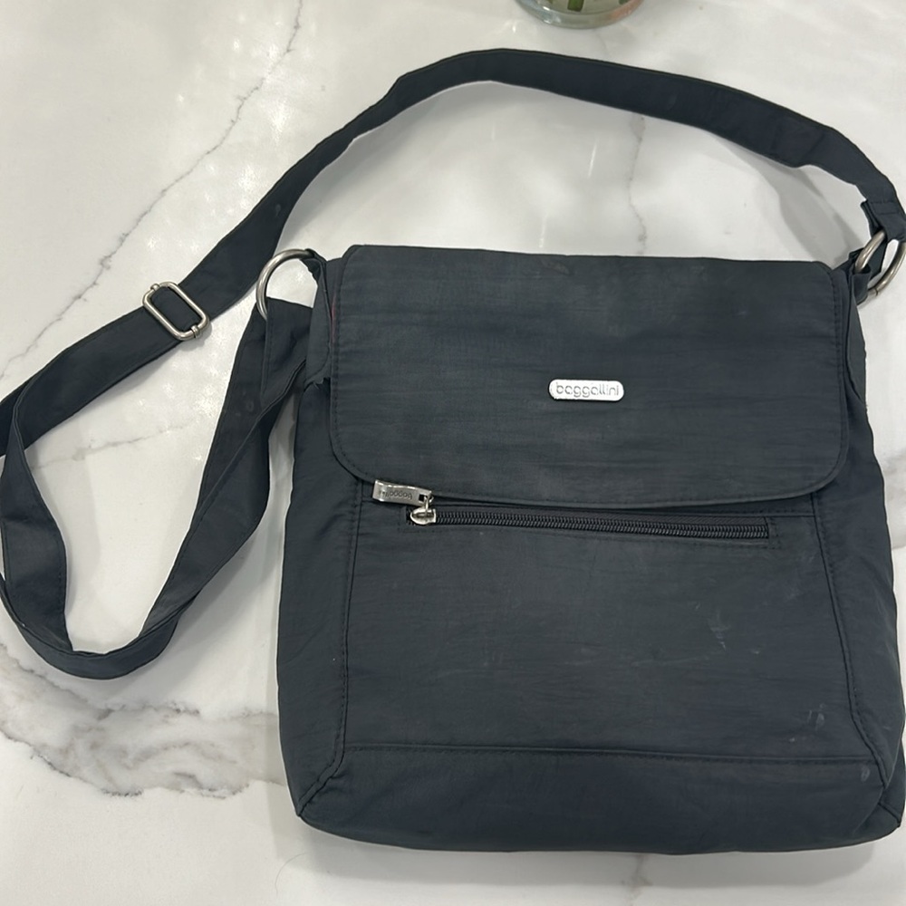 Baggallini Crossbody Go Bag Set Me‎ Free. Gray